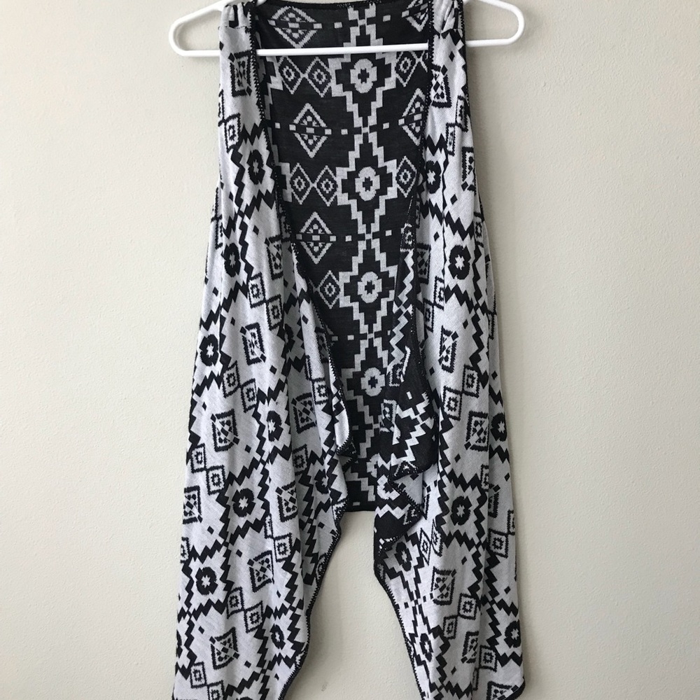 Plus size black and white Aztec print vest